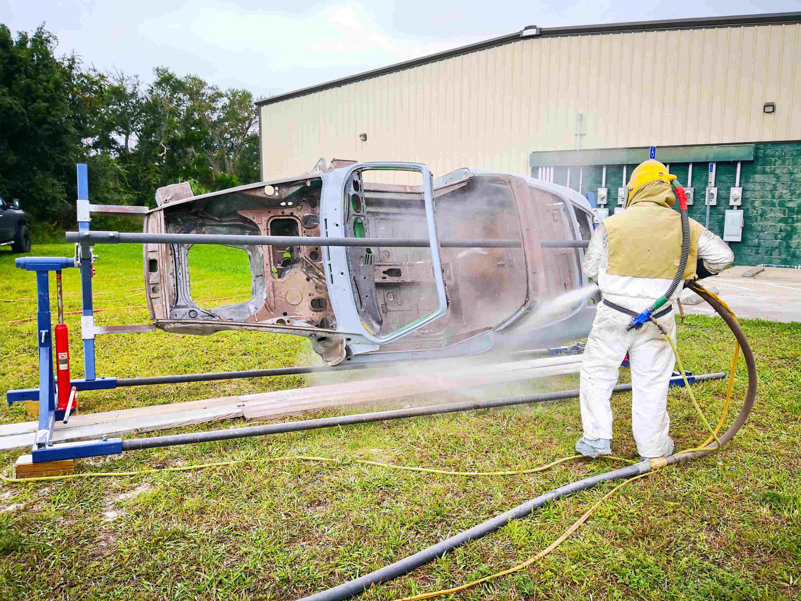1972_porsche_rotisserie_sandblast-03