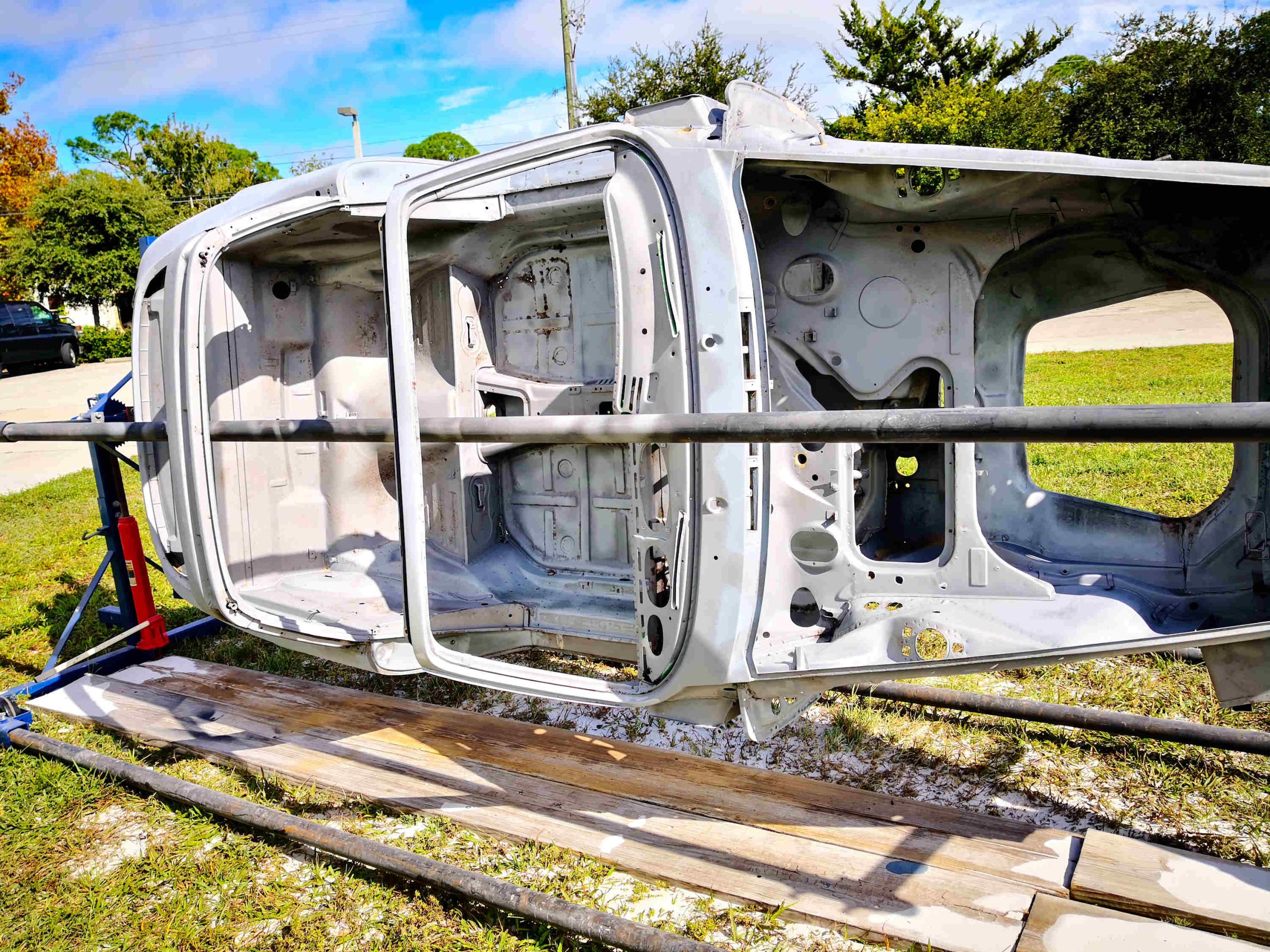 1972_porsche_rotisserie_sandblast-06