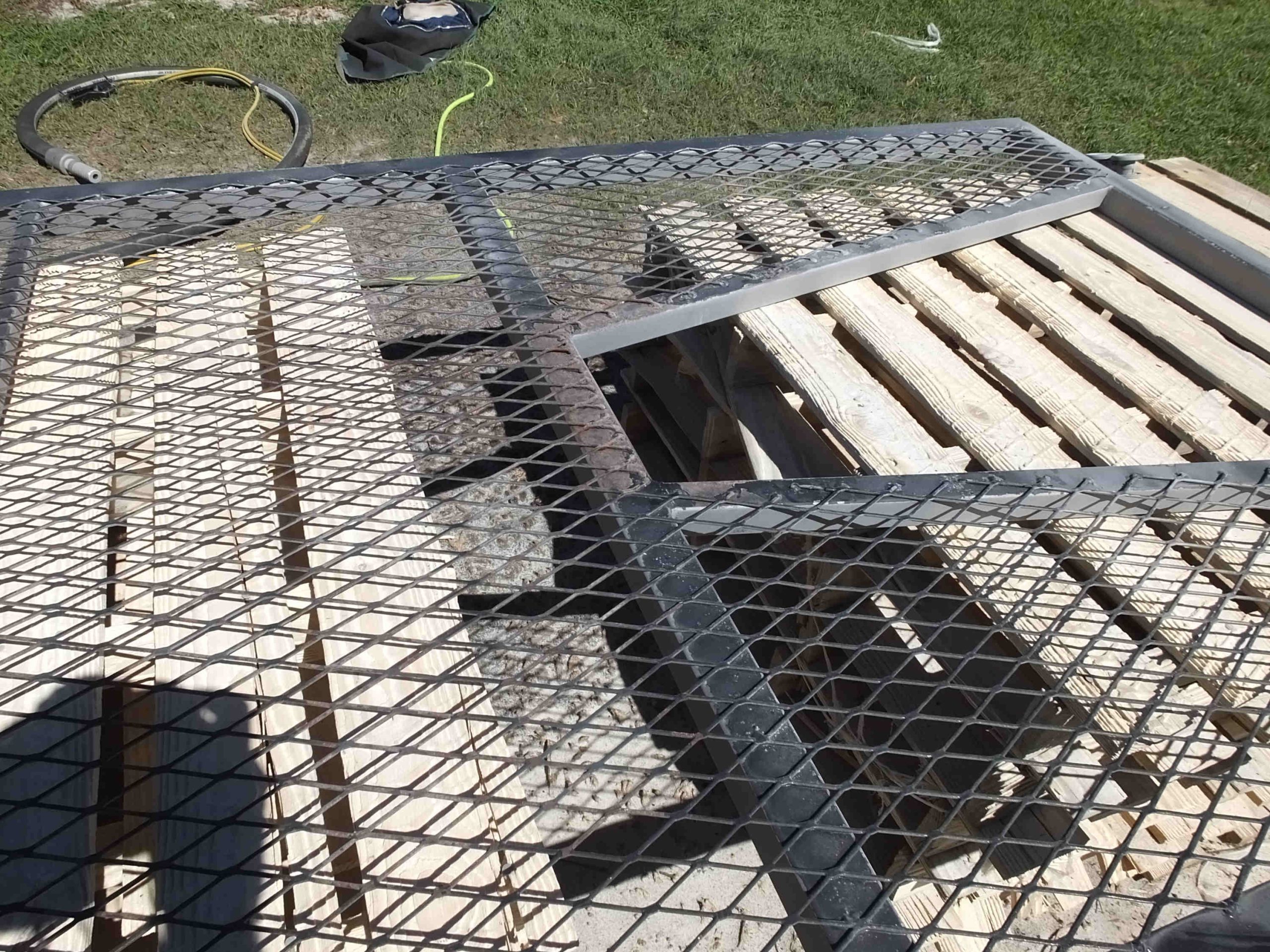 Barn_stall_doors_sandblasting-07
